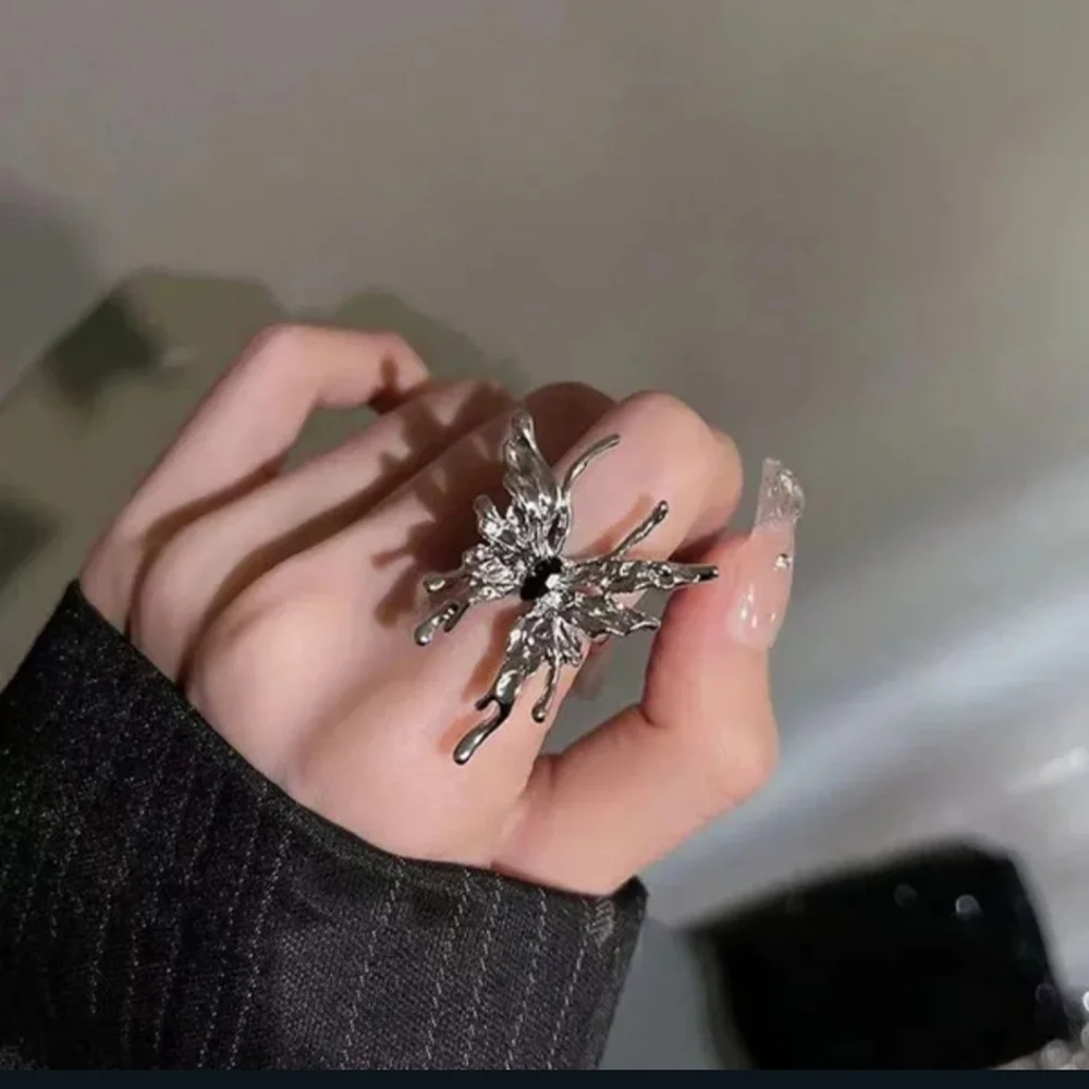 NWT Adorable Boho Silver Exaggerated Butterfly Adjustable Set Of Two Rings!!